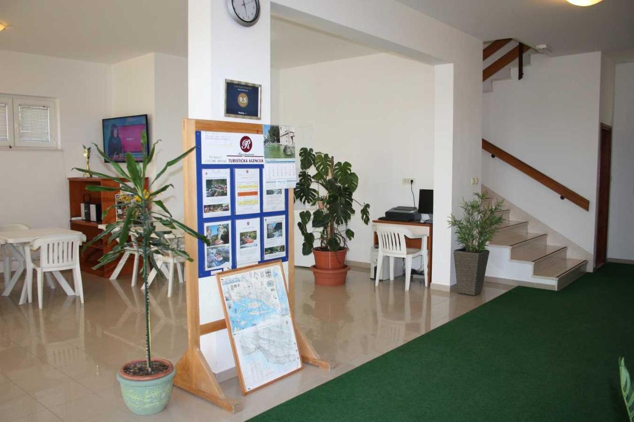 Villa Dvor Apartments Omiš Exteriör bild