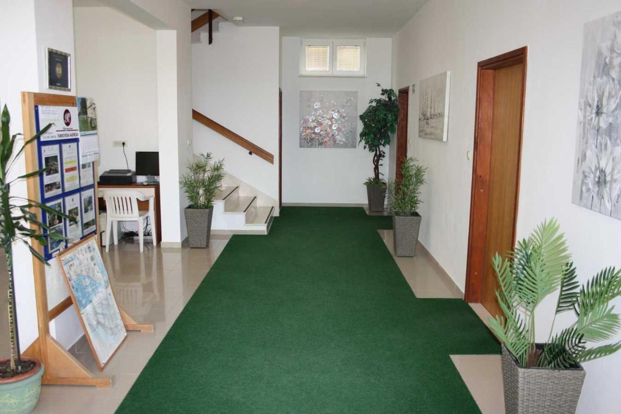 Villa Dvor Apartments Omiš Exteriör bild