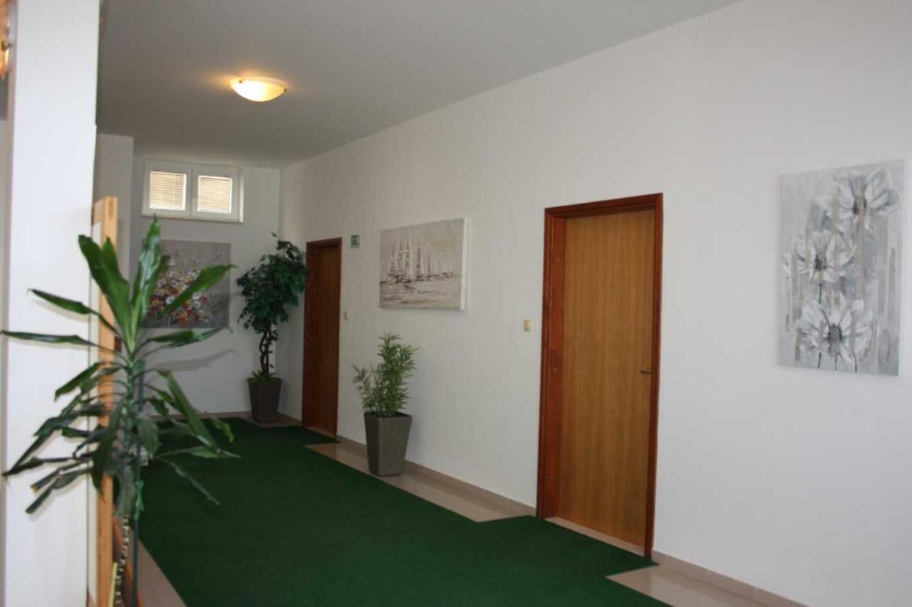 Villa Dvor Apartments Omiš Exteriör bild