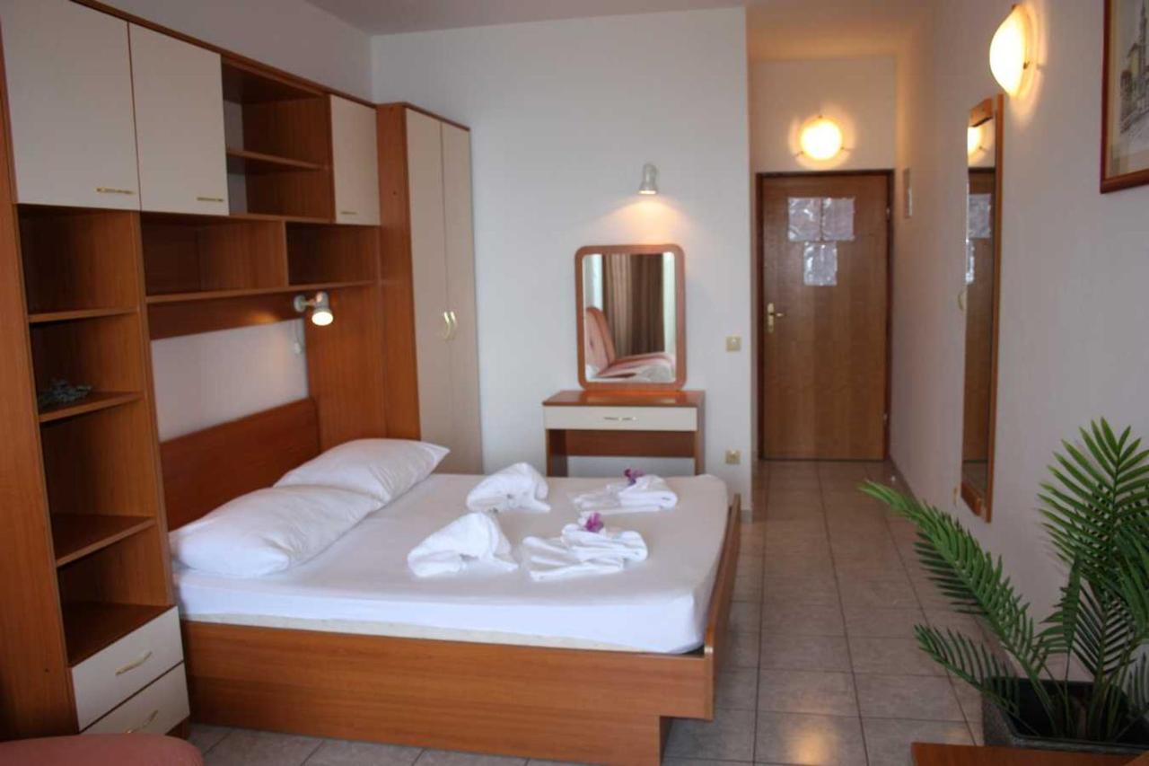 Villa Dvor Apartments Omiš Exteriör bild