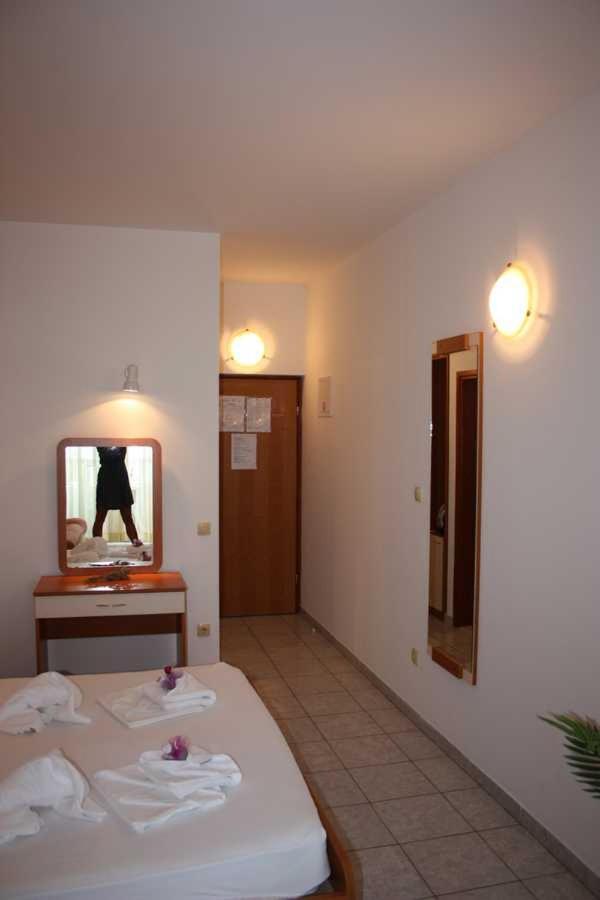 Villa Dvor Apartments Omiš Exteriör bild